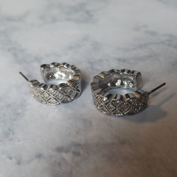 Avon Faux Diamonds Earrings - Picture 3 of 8